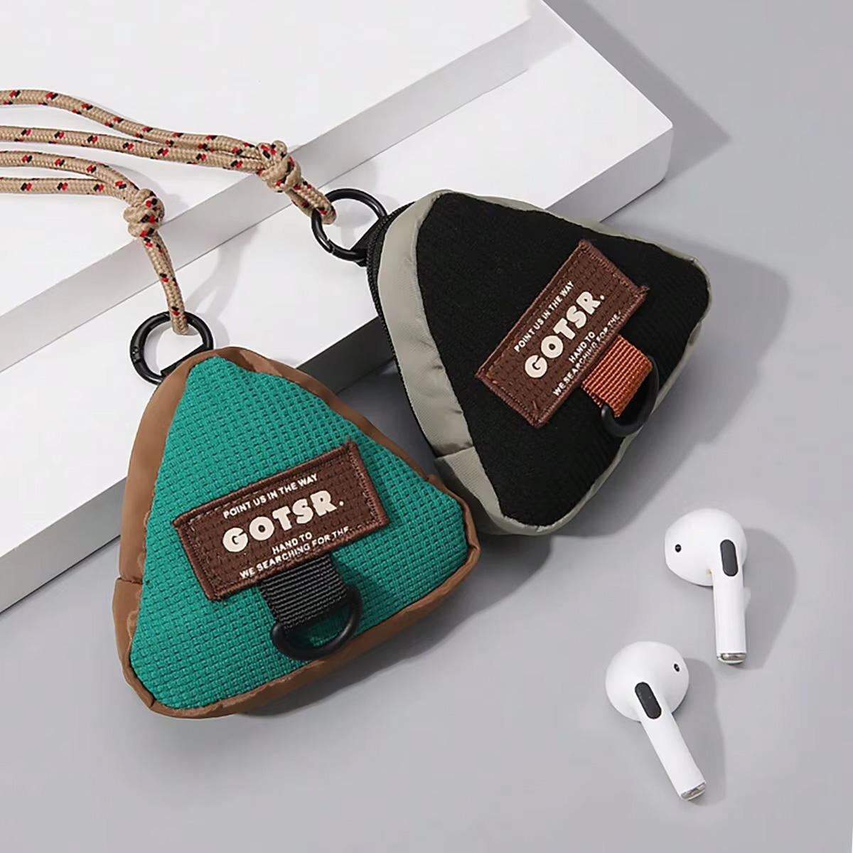 Travel Accessories Jewelry - 1個入りポータブルミニ三角形収納バッグ、吊り下げ用ロープ付き、多機能ジュエリー収納バッグ、旅行用アクセサリーバッグ