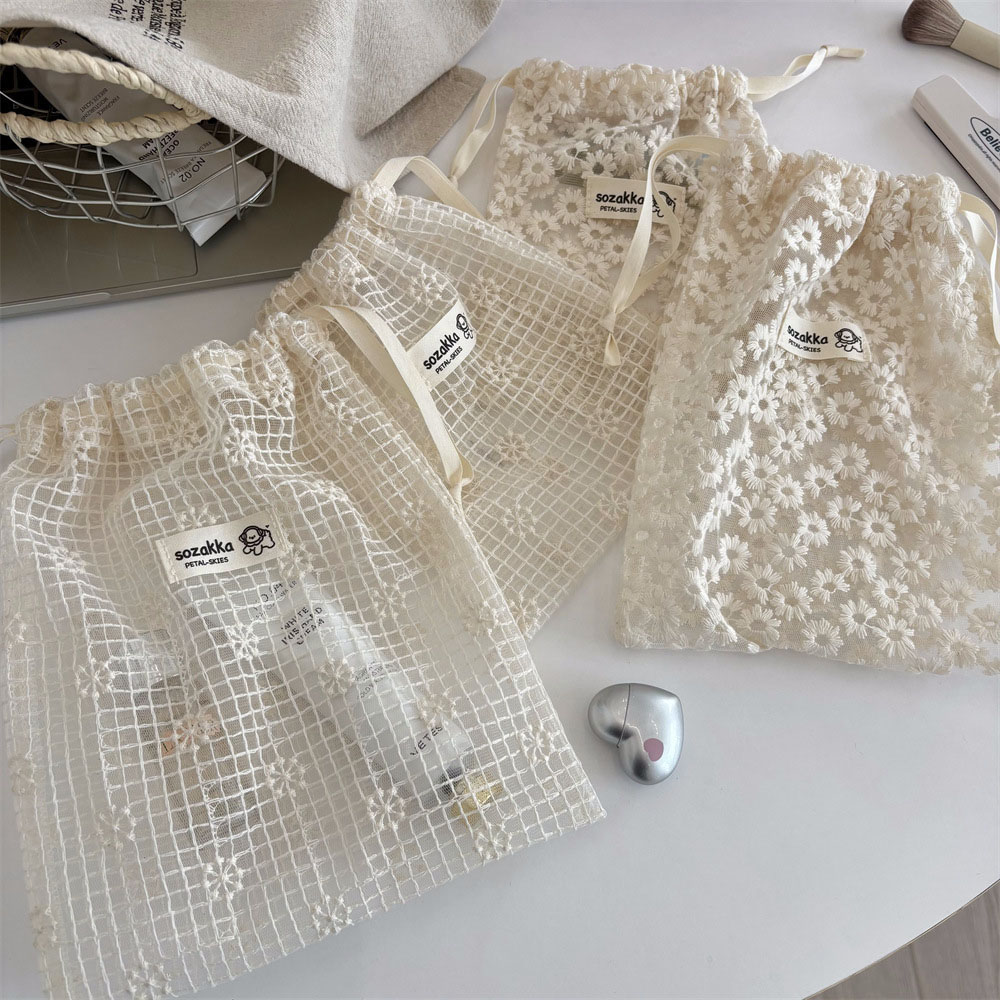 レース刺繍デイジーメッシュ巾着メイクアップバッグ夏旅行用トイ - Travel Accessories Organizer Bag のレビューと価格